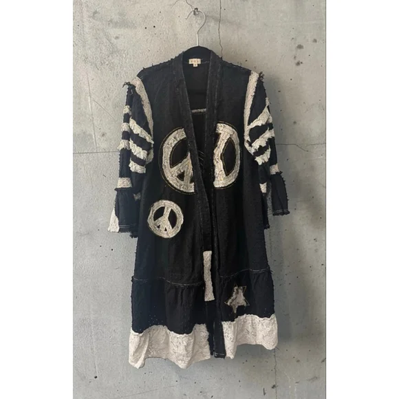 RARE POL Black & White Peace Sign Duster Jacket M Medium Women’s NWOT - Picture 3 of 9